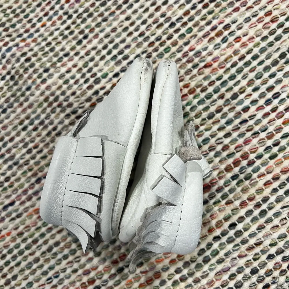 Freshly Picked White Fringe Leather Baby Moccasins Sz Infant 3